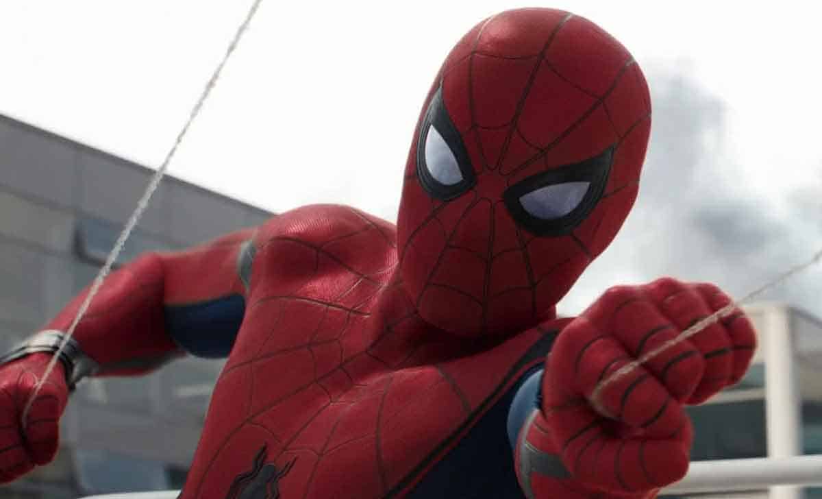Spider-Man 4 : un rapport affirme que le rôle de Zendaya sera mineur Tom Holland dans le rôle de Spider-Man dans Captain America : Civil War (2016)