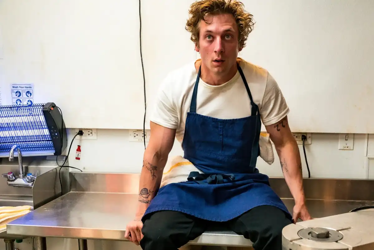 Jeremy Allen White rejoint Star Wars Jeremy Allen blanc dans l'ours