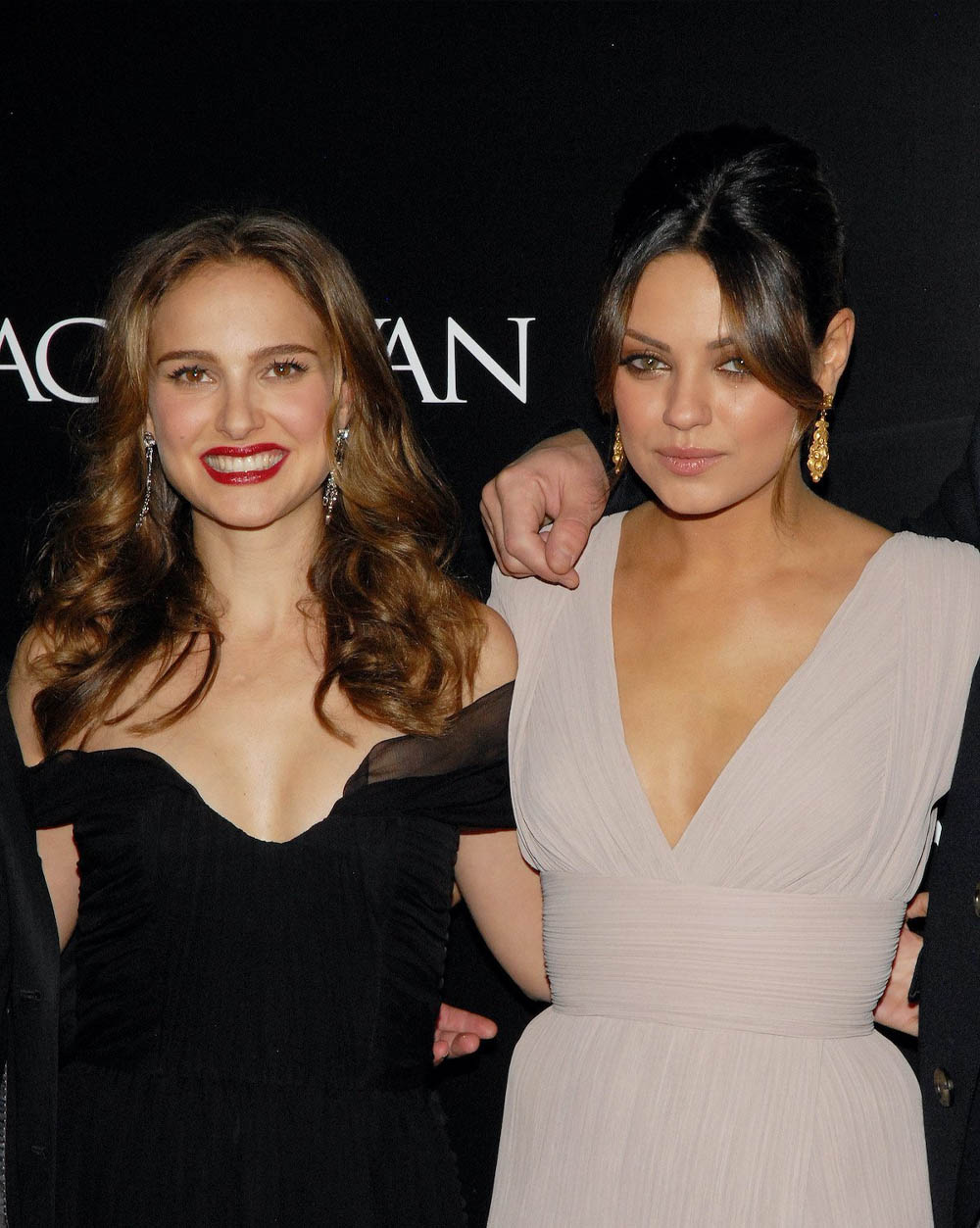 Natalie Portman et Mila Kunis lors de la première de 'The Black Swan' au Ziegfeld Theatre le 30 novembre 2010 (Photographie: Michael N. Todaro / Filmmagic)