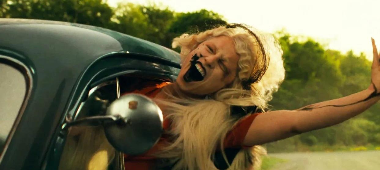 La mariée Jessie Buckley