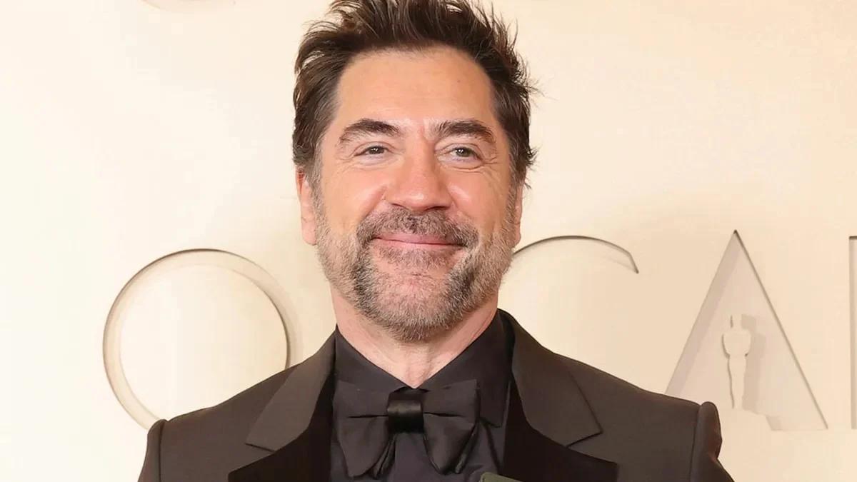 Javier Bardem sur le tapis rouge des Oscars 2026 (image : Cordon Press)