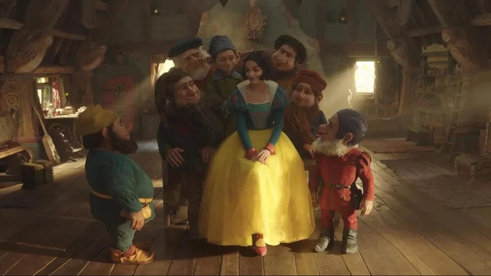 Première image de Blanche Neige avec les sept nains (source : Disney)