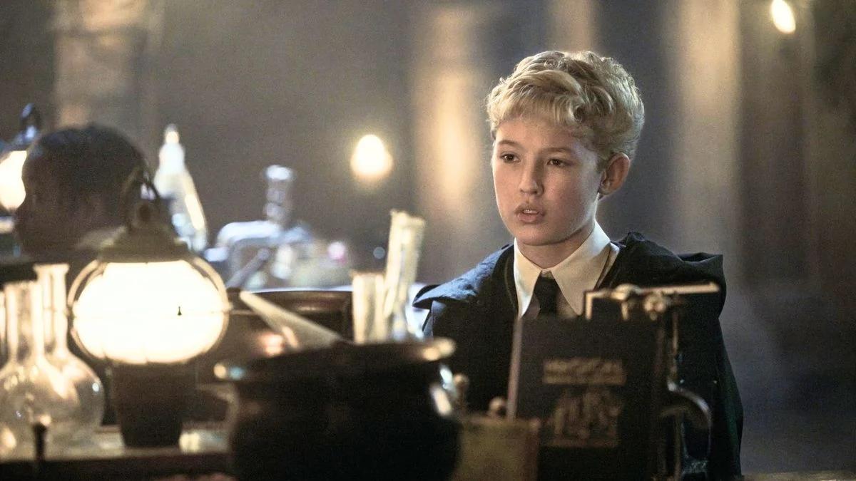 Lox Pratt dans le rôle de Draco Malfoy dans la nouvelle série