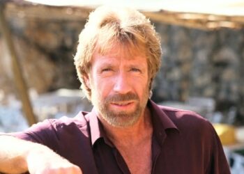 La famille de Chuck Norris est très en colère après que le contenu sur l&rsquo;acteur réalisé avec l&rsquo;IA soit devenu viral