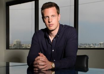 Le PDG de Paramount n&rsquo;assistera pas à l&rsquo;audience du Sénat sur la fusion avec Warner Bros. en raison d&rsquo;un décès dans la famille