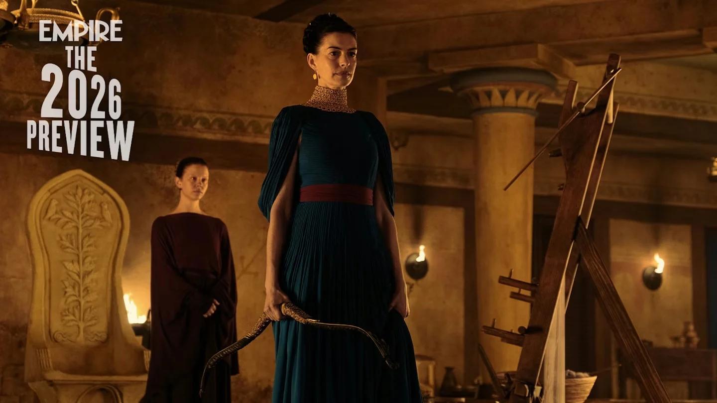 Mia Goth et Anne Hathaway dans