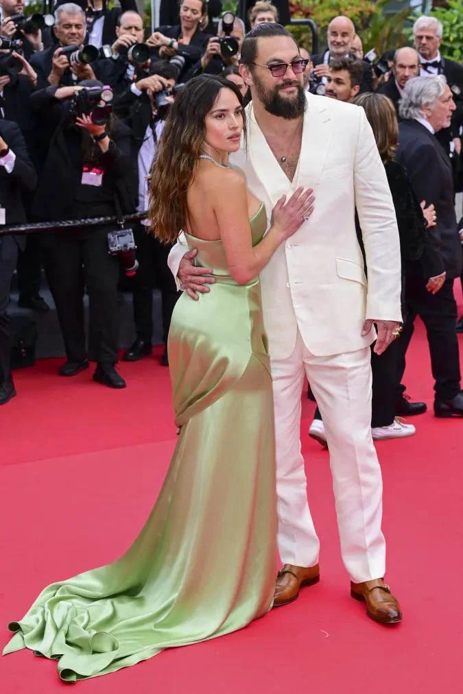 Adria Arjona et Jason Momoa à Cannes (image : Shutterstock)