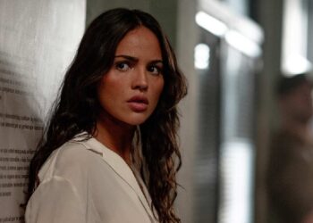 « Dans la zone grise » : Eiza González dit que Guy Ritchie l&rsquo;a aidée à sortir du casting à Hollywood