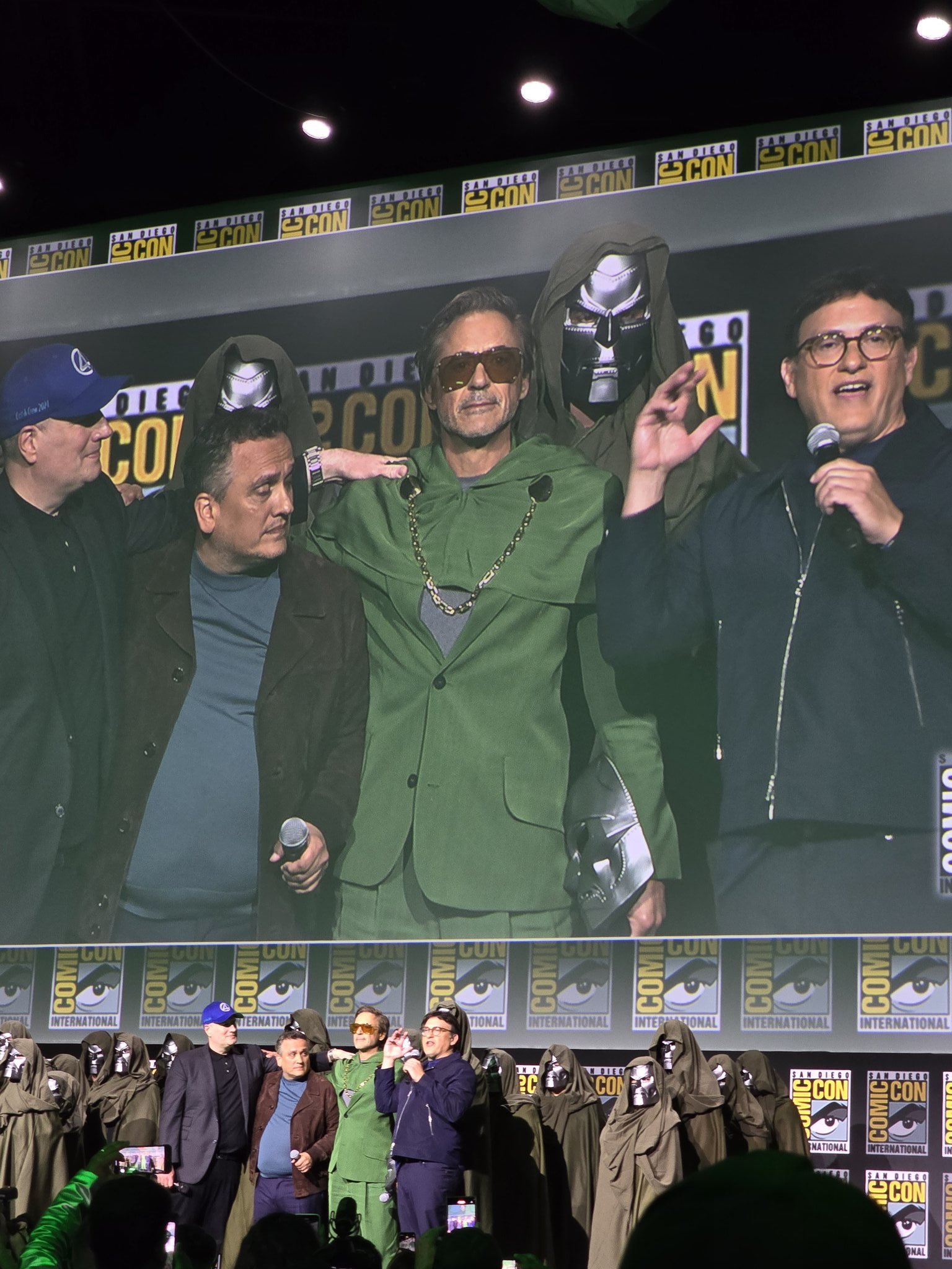 Robert Downey Jr. au Comic-Con de San Diego 2024, après avoir été confirmé comme le nouveau Doctor Doom (image : Discussing Film)