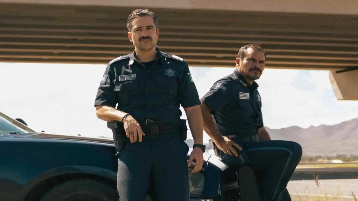 Alfonso Herrera et Noé Hernández dans The Capture de Netflix