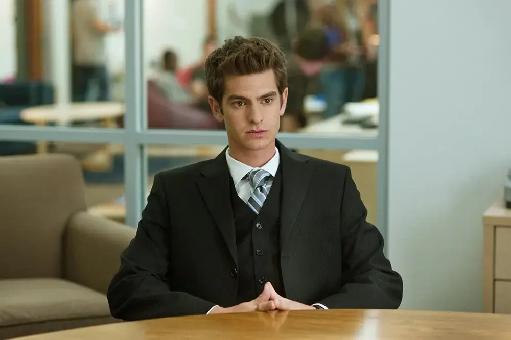 Andrew Garfield dans « The Social Network » (image : Columbia Pictures)