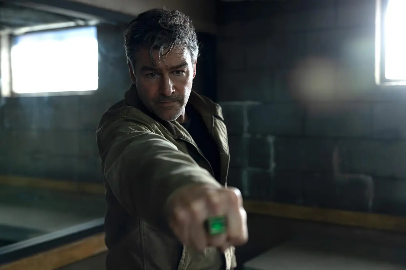 Kyle Chandler dans « Lanternes » (image : IMDb)