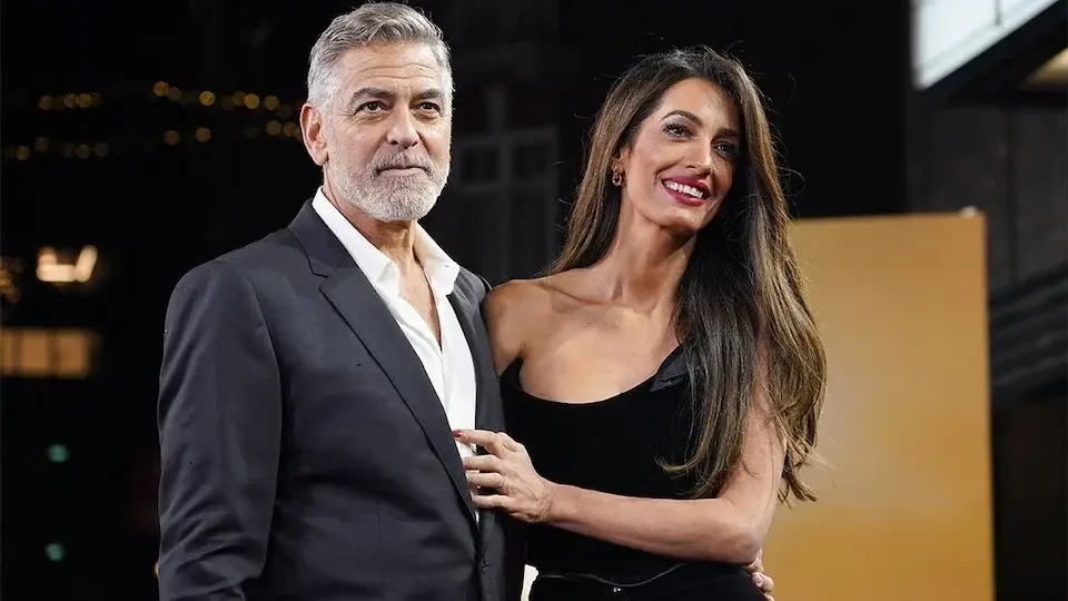 George Clooney et son épouse Amal Clooney (© AP Newsroom)