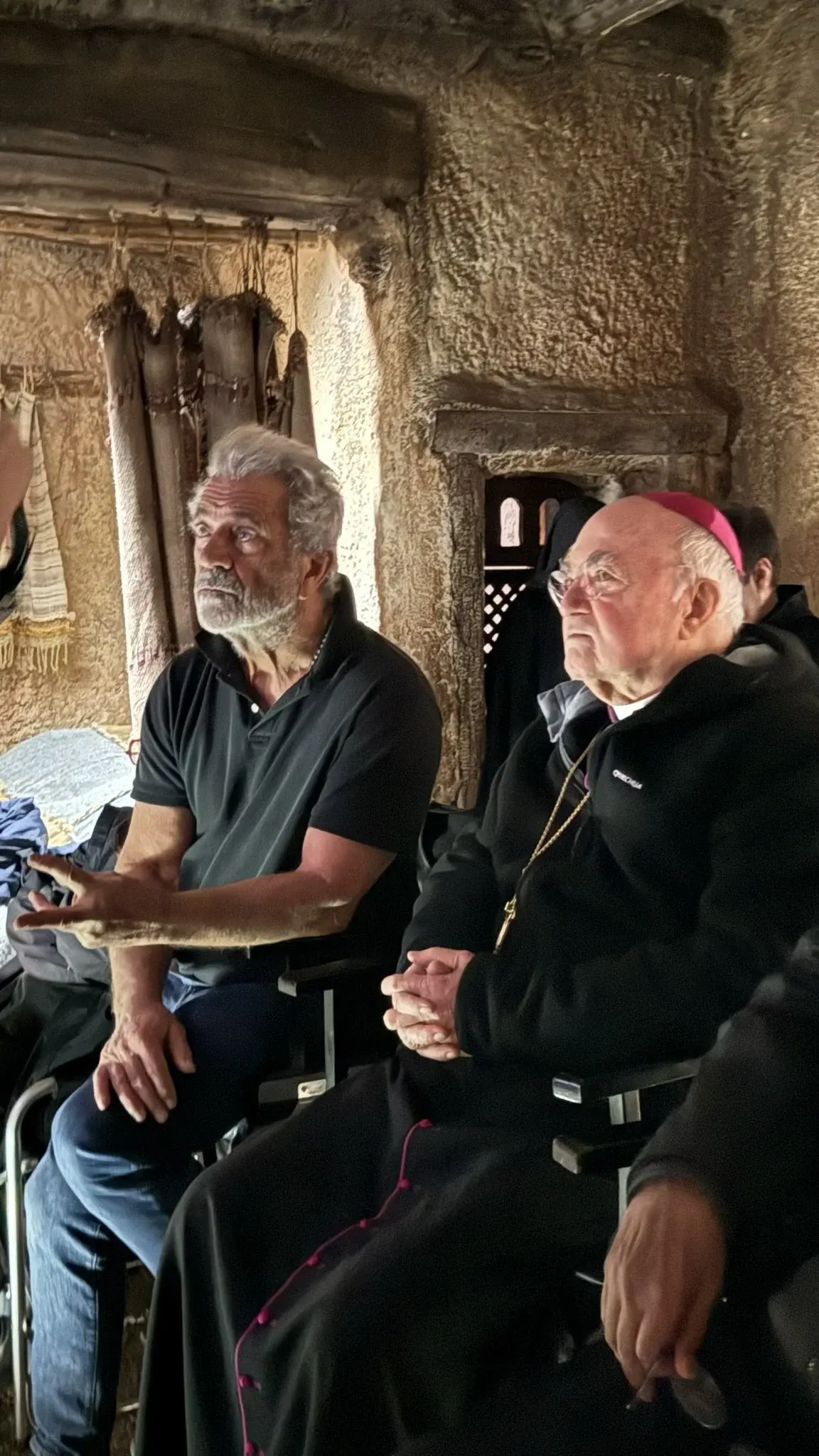 Mel Gibson et Carlo Maria Viganò (Image : X, @CarloMVigano)