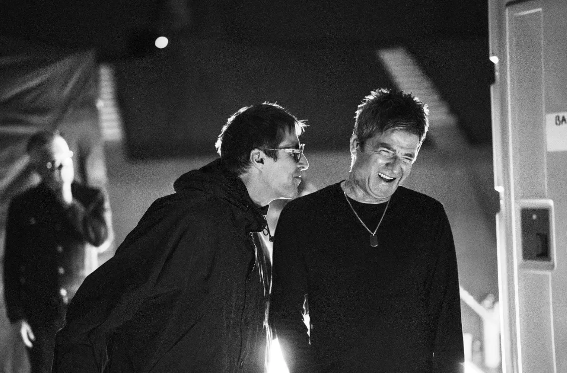 Liam Gallagher et Noel Gallagher dans « Oasis : ne regardez pas en arrière avec colère » (2026) (image : IMDb)