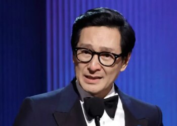 Ke Huy Quan révèle le commentaire cruel qu&rsquo;une star hollywoodienne lui a fait avant de remporter le prix du meilleur acteur dans un second rôle