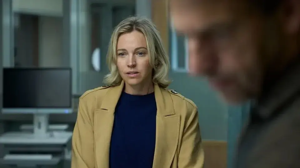 Loes Haverkort dans le rôle de Karen dans « The Gastronomic Club » (image : Netflix)