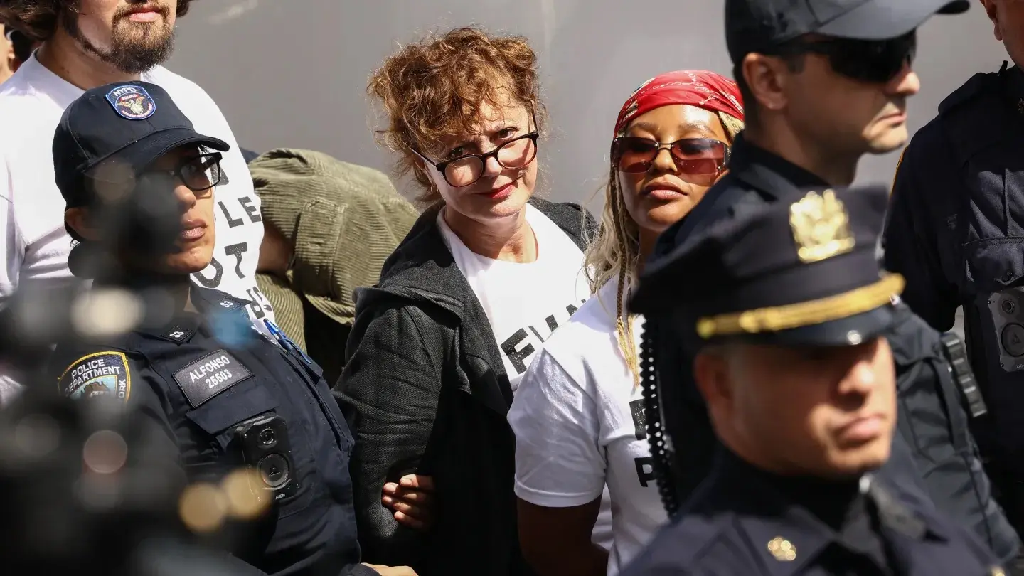 Susan Sarandon arrêtée le 24 septembre 2026 (Photographie de Charly Triballeau / AFP via Getty Images)