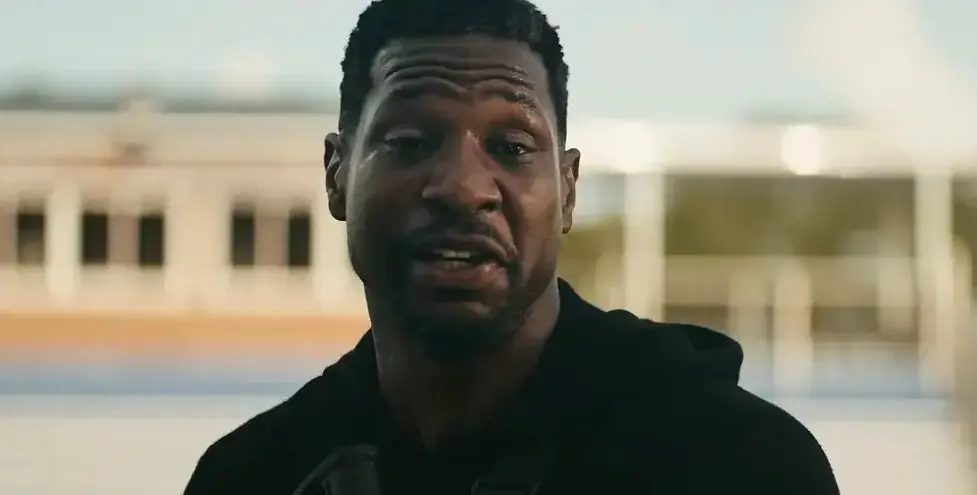 Jonathan Majors dans « Run Hide Fight : Infidels » (image : YouTube/The Daily Wire)