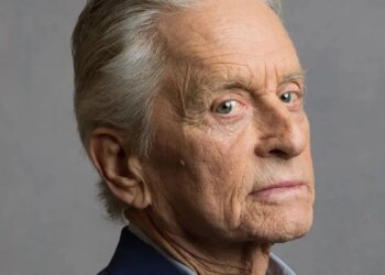 Addictions, excès et amours interdites : les révélations de Michael Douglas qui ont failli retarder ses mémoires