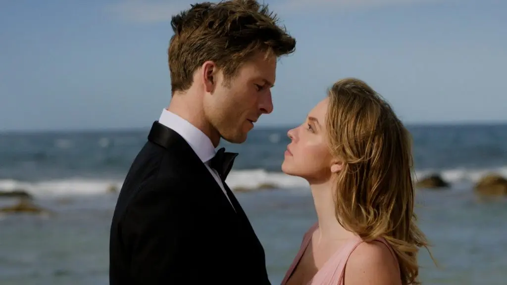 Glen Powell et Sydney Sweeney dans « Avec tout le monde sauf toi » (image : Sony Pictures)