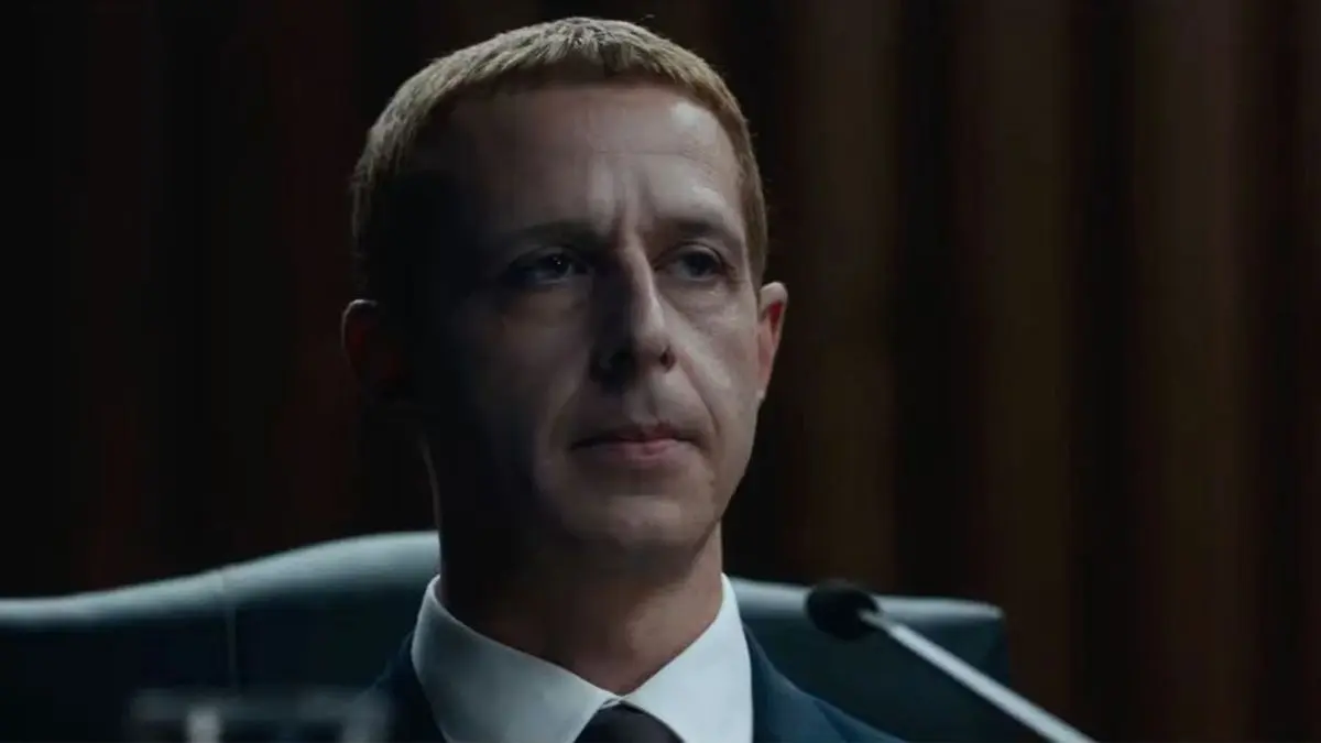 Jeremy Strong dans le rôle de Mark Zuckerberg dans Le pouvoir d'Internet (Photo : IMDb)