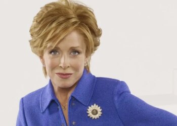 « Deux hommes et demi » : Holland Taylor révèle que son salaire n&rsquo;a jamais été augmenté malgré quatre nominations aux Emmy Awards
