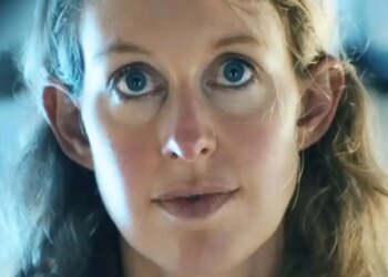 Tout ce qu&rsquo;il faut savoir sur « You can see everything », le documentaire sur Elizabeth Holmes, la femme qui a trompé la Silicon Valley