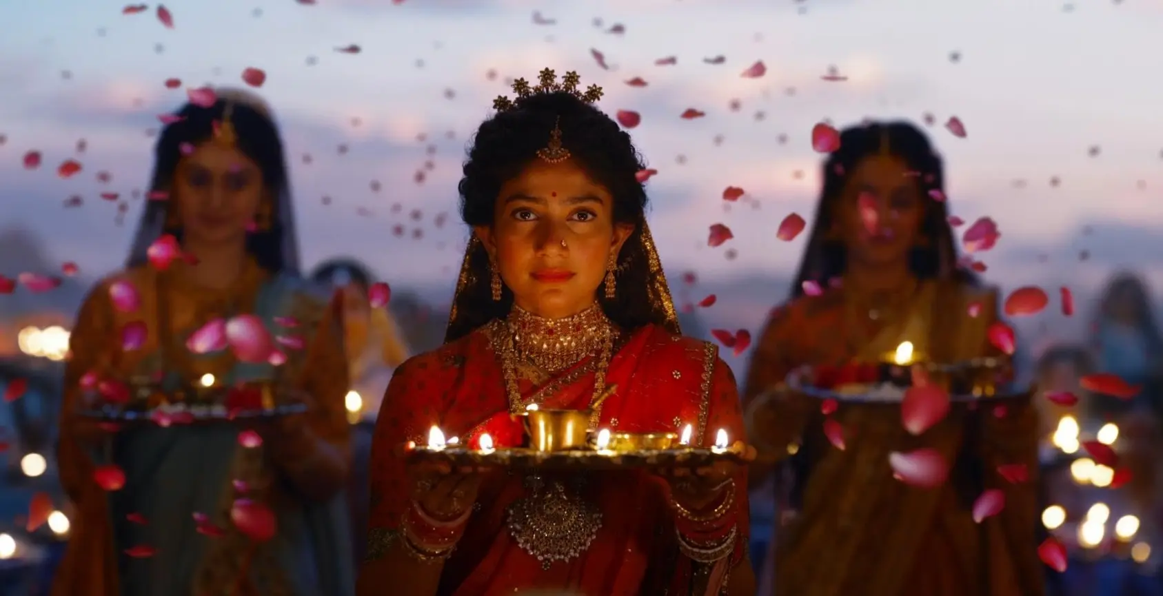 Sai Pallavi et Sonia Balani dans « Ramayana : Rise of a Legend » (2026) (image : IMDb)